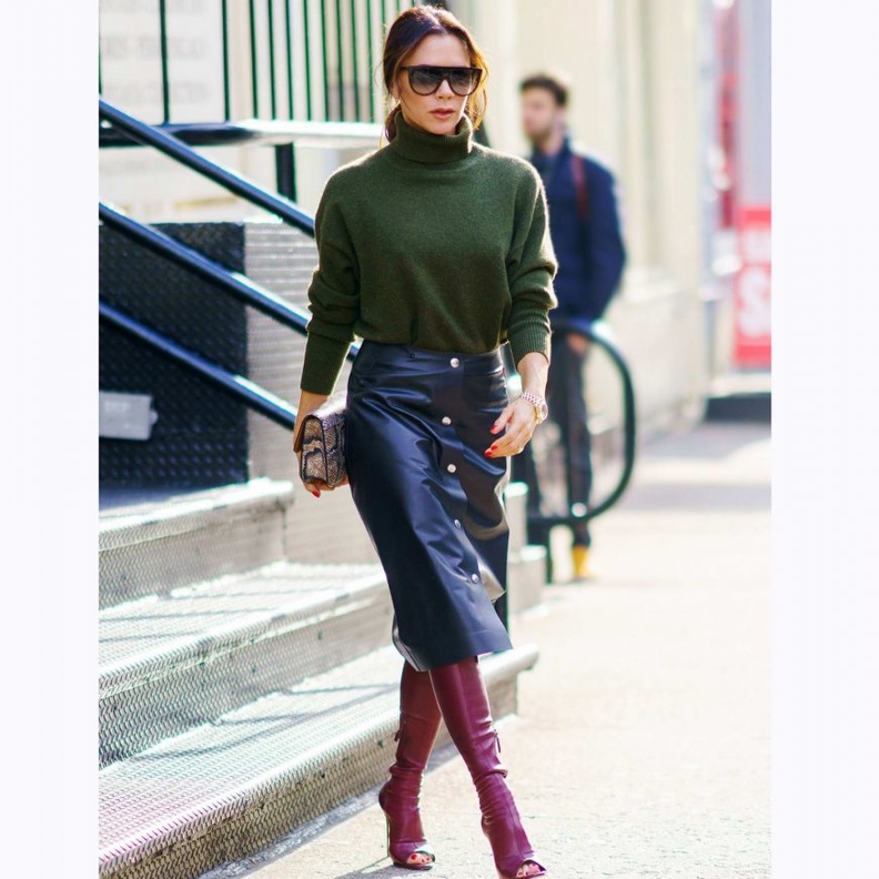 اجمل احذية فيكتوريا بيكهام عالية الساق لعام 2019 باللون الاحمر الجلدي