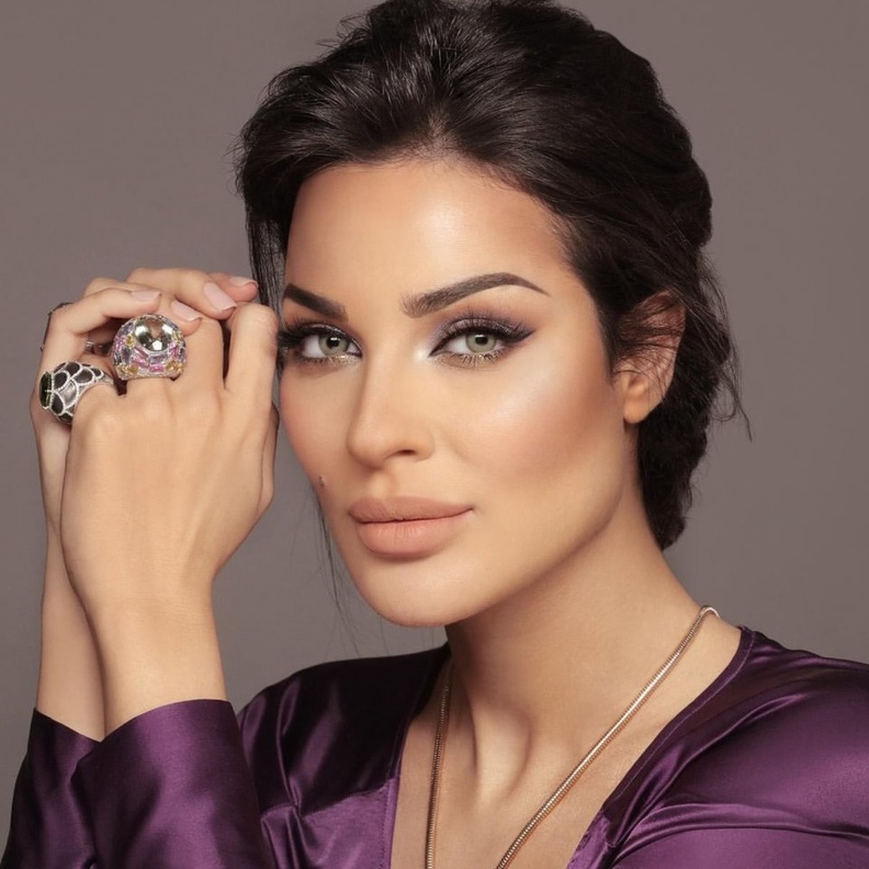 اجمل اطلالات نادين نجيم عام 2019 مع العدسات اللاصقة الخضراء