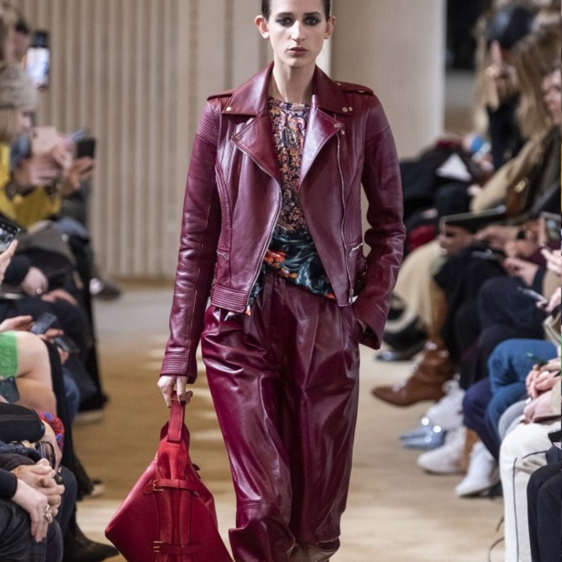 كيف تنسقين السترة الجلدية مع إطلالاتك اليومية من دار Salvatore Ferragamo