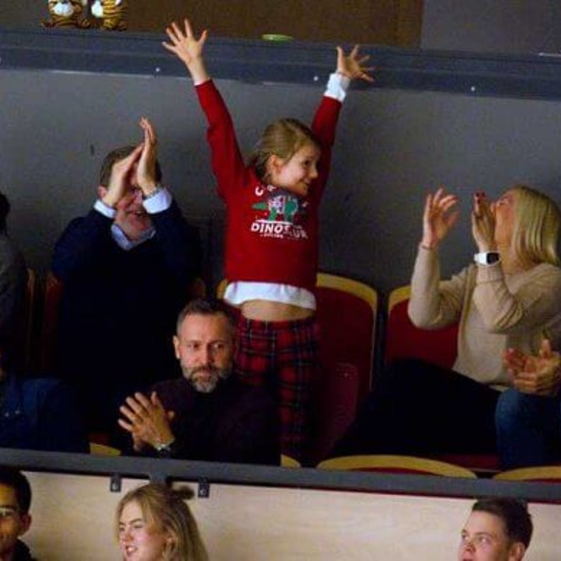 الأميرة استيل في إطلالة شتوية أنيقة