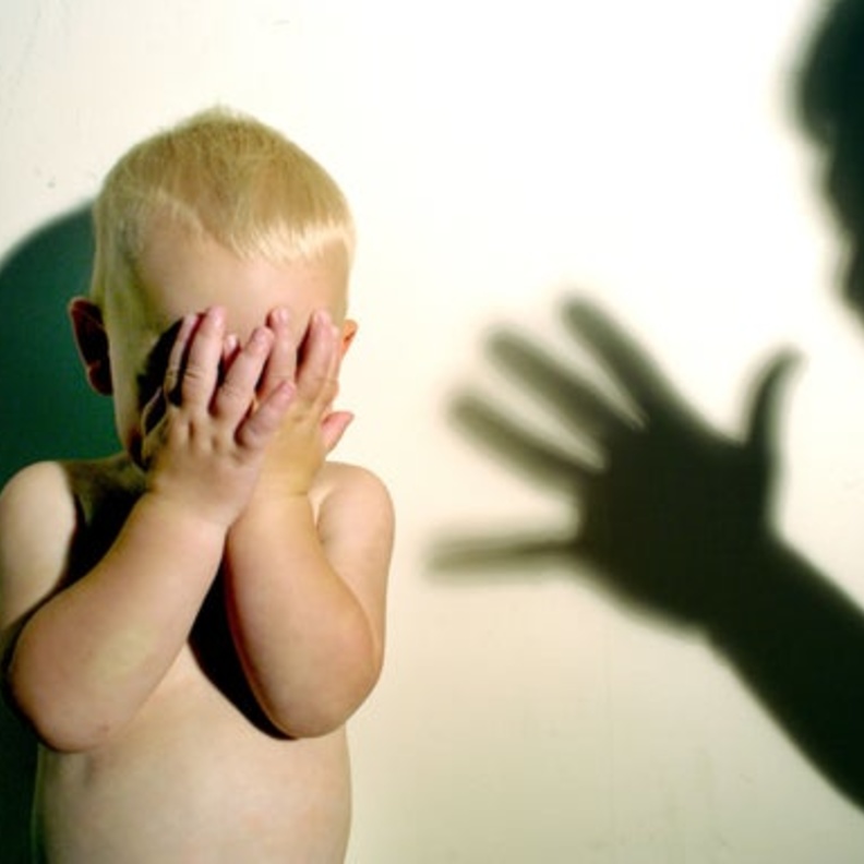 آثار الضرب على نفسية الاطفال في المستقبل