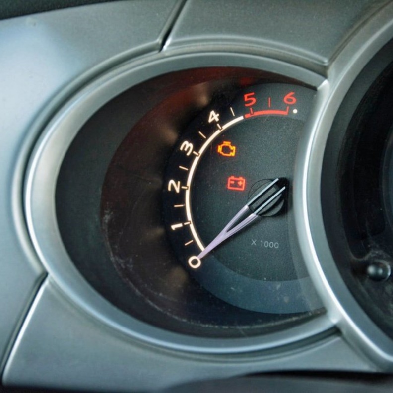  اسباب اضاءة اشارة فحص محرك السيارة check engine