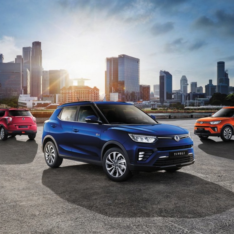 تأتي Tivoli مع مقدمة أنيقة مزودة بمصابيح أمامية وأخرى نهارية تعمل بتقنية LED