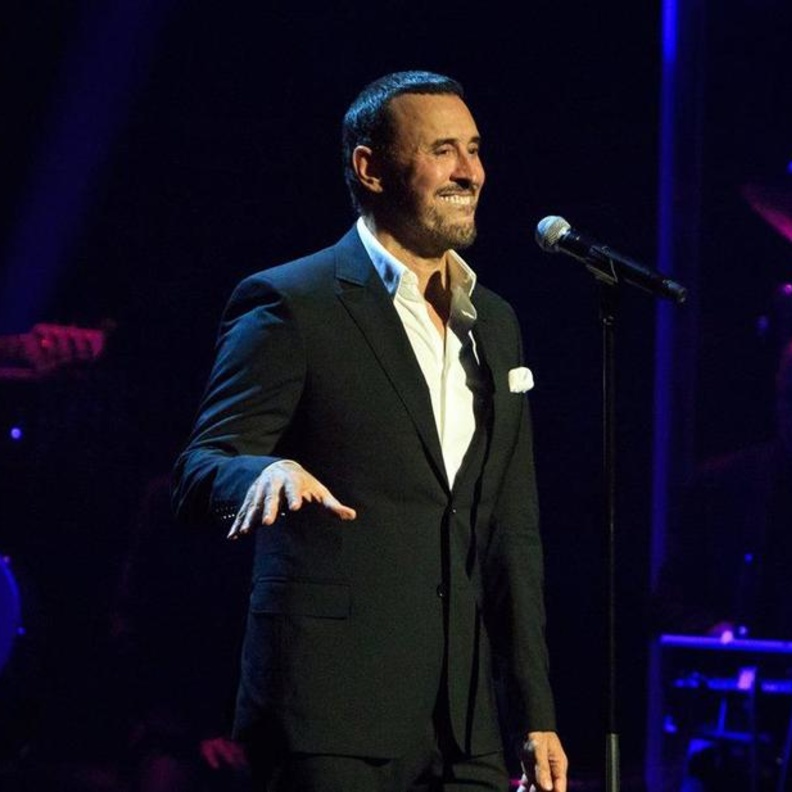 نجوم تعرضوا لمواقف محرجة على المسرح