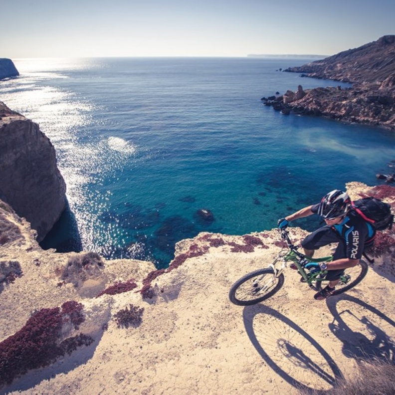 أبحر في مالطا