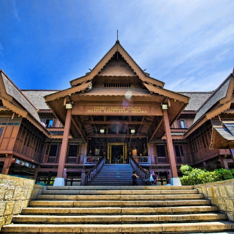 برج تامينغ ساري هو برج دوار ونقطة مراقبة شهيرة في مدينة ملاك