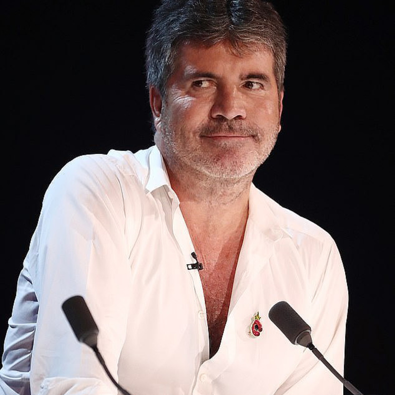 سايمون كاول غاضب من الملكة لهذا السبب...