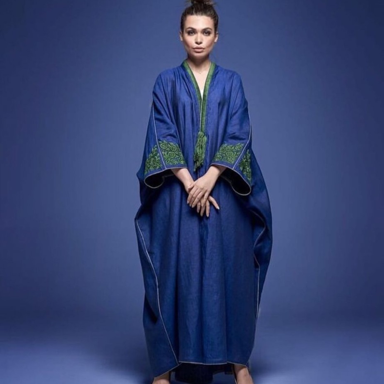 عبايات باللون الازرق