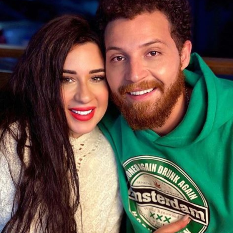 اسما شريف منير وزوجها