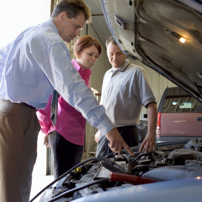 تأكدي من أن إطارات السيارة في حالة جيدة ولا تحتاج لأن يتم استبدالها