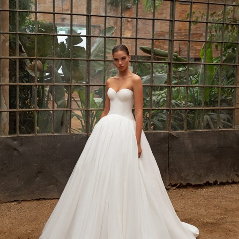 فساتين زفاف كورسيه من مجموعة Carolina Herrera لشتاء 2020