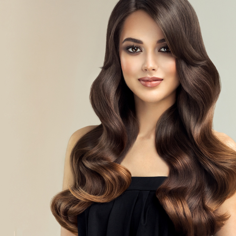 تخلصي من الشعر الدهني باستخدام الحناء