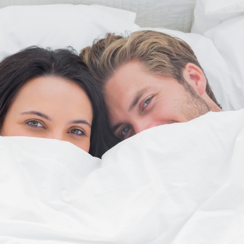 العلاقة الزوجية مشاعر صادقة ليست مرتبطة بمواعيد أو فصول محددة