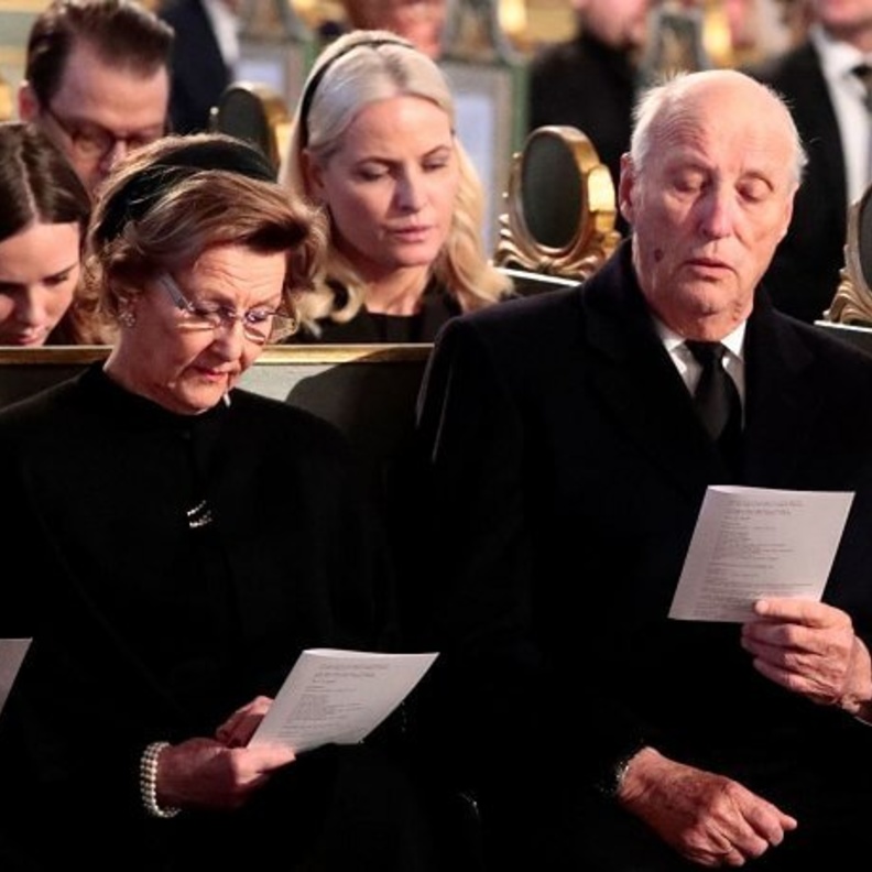 الأميرة مارثا لويز وبناتها في الجنازة