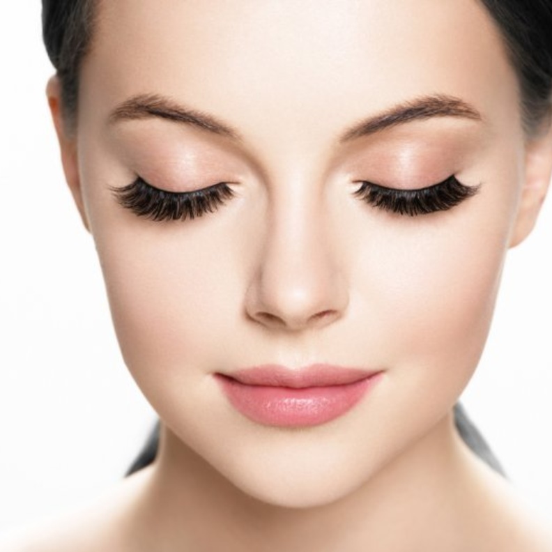 أضرار عملية زراعة الرموش الدائمه 