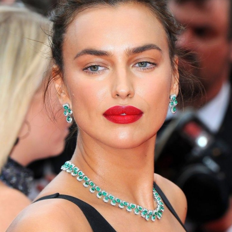 العارضة الروسية ايرينا شايك