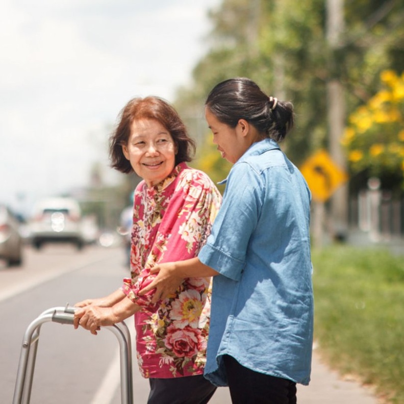  مساعدة الآخرين له فوائد عدة على الصحة