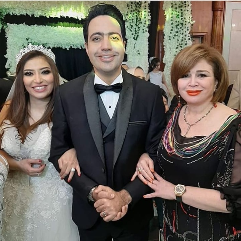 الهام شاهين مع غادة رجب وعريسها