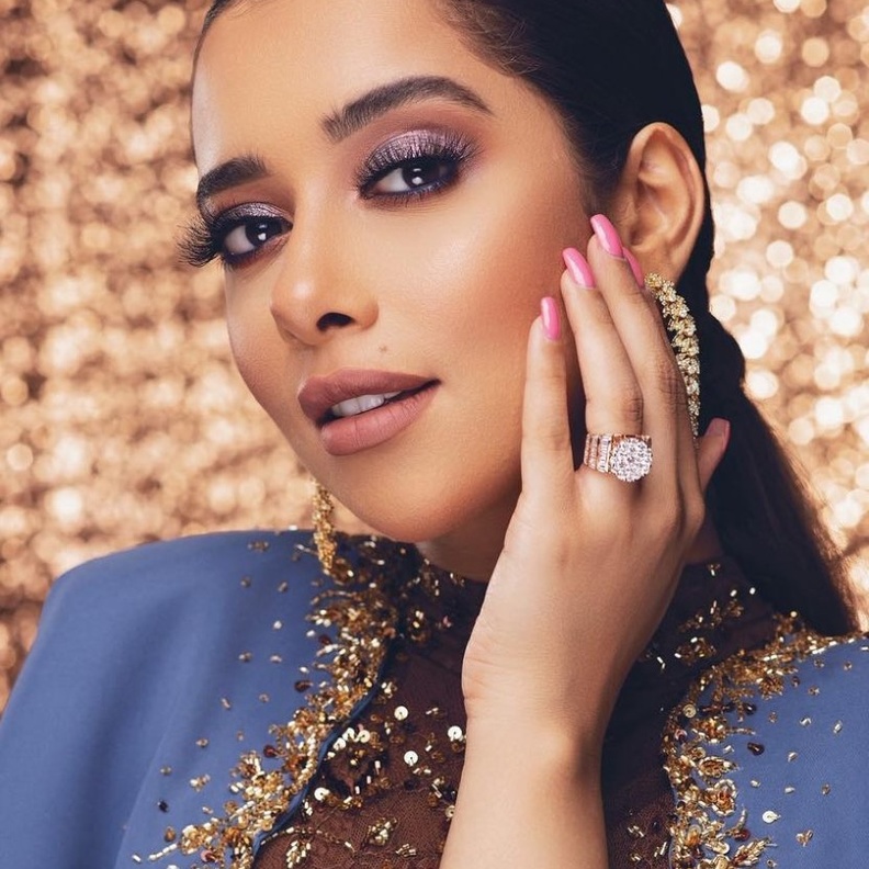 النجمة بلقيس فتحي