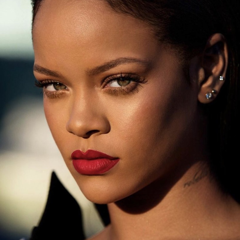 الوان احمر الشفاه على طريقة ريهانا