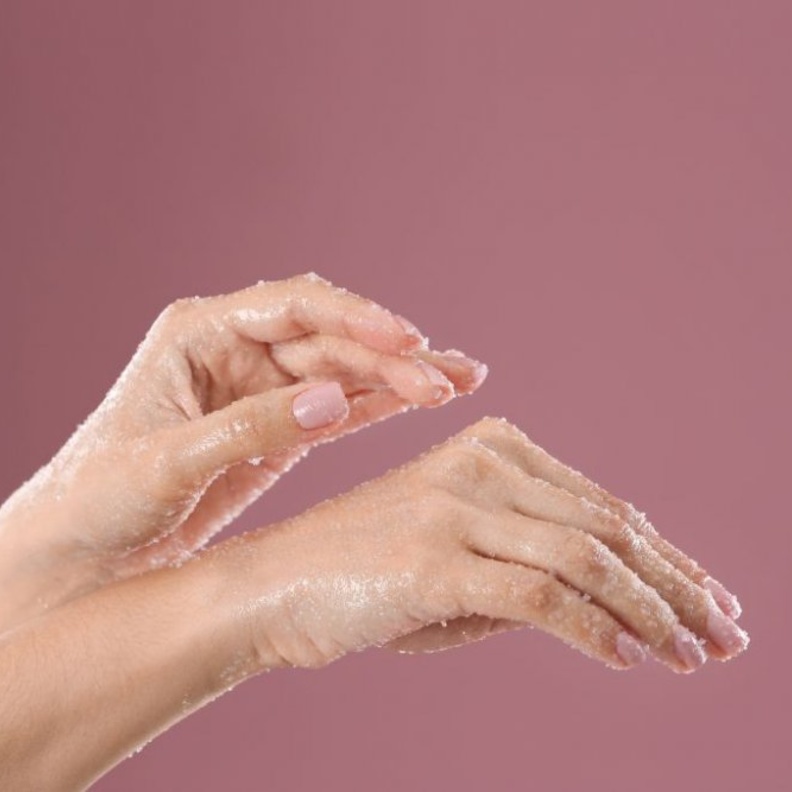 زيت اللافندر والسكر البني لليدين والاظافر