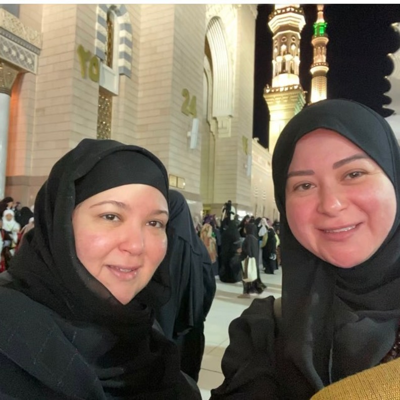 مي نور الشريف وشقيقتها سارة 