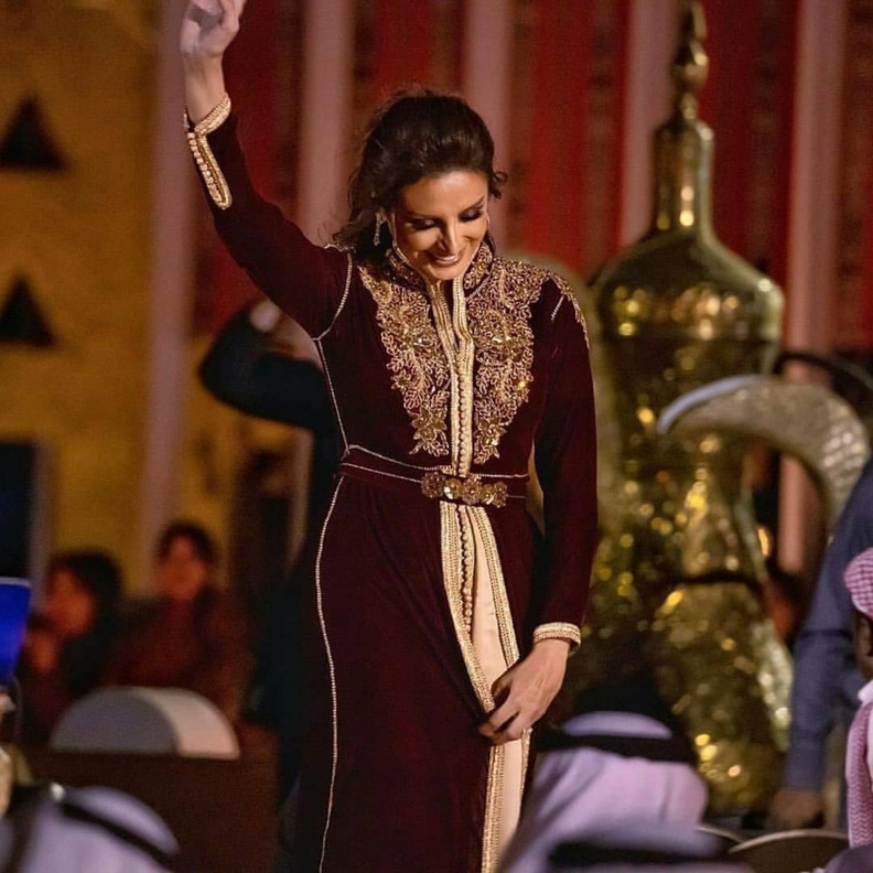 انغام بالقفطان المغربي في سمرات الرياض