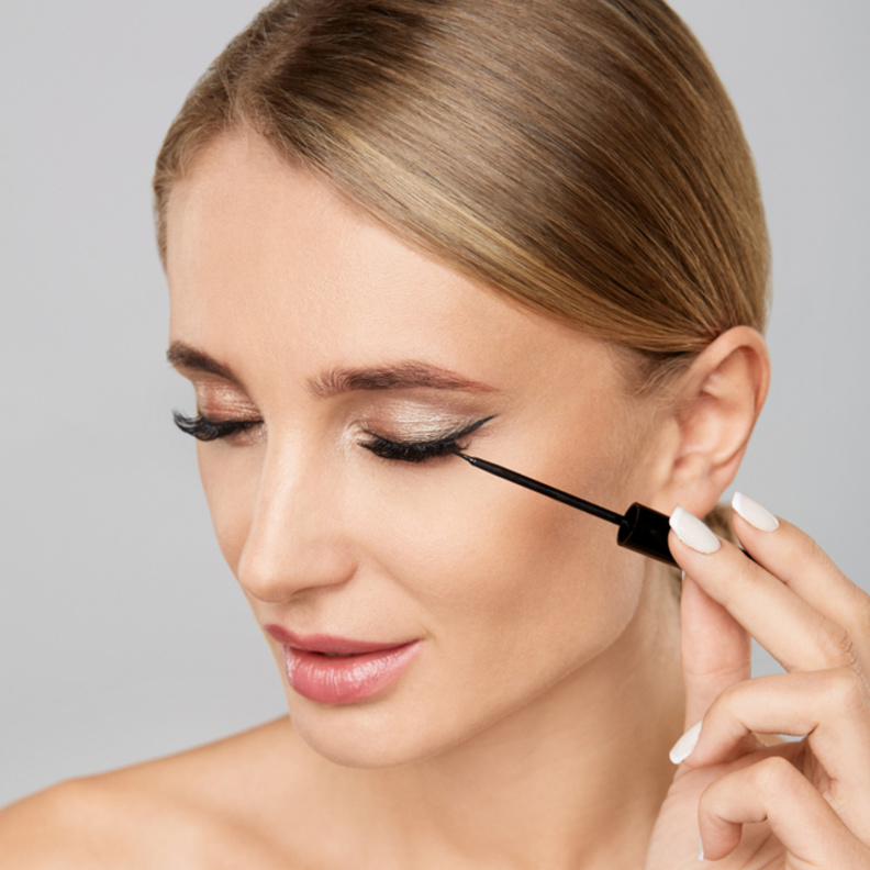 طريقة عمل الكحل السائل بالمنزل