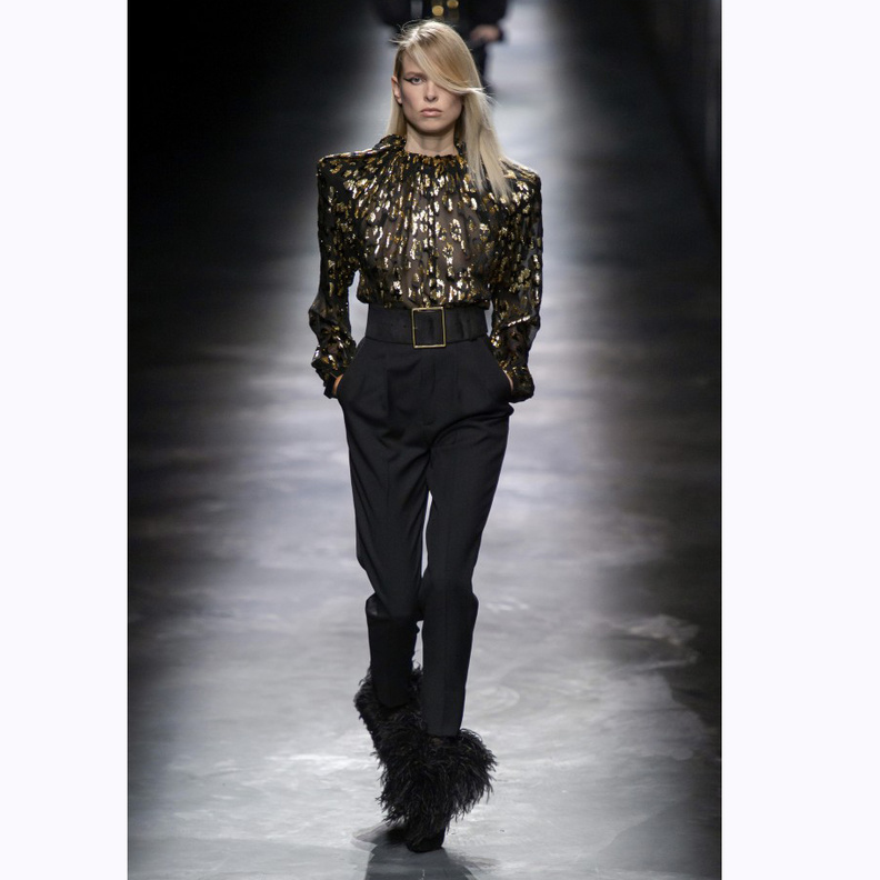 موديلات بناطيل مخملية عالية الخصر لقصيرات القامة من Zimmermann