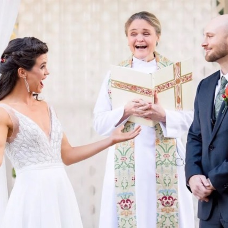 العملة المعدنية التي استخدمها العروسين في القرعة