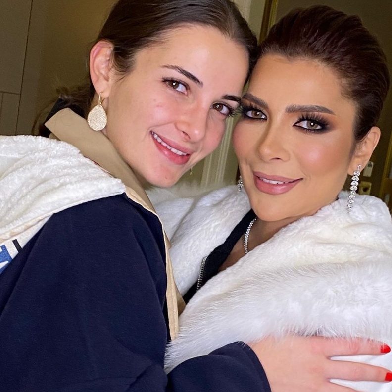 شام الذهبي تبكي بأول حفل لوالدتها أصالة بعد الطلاق