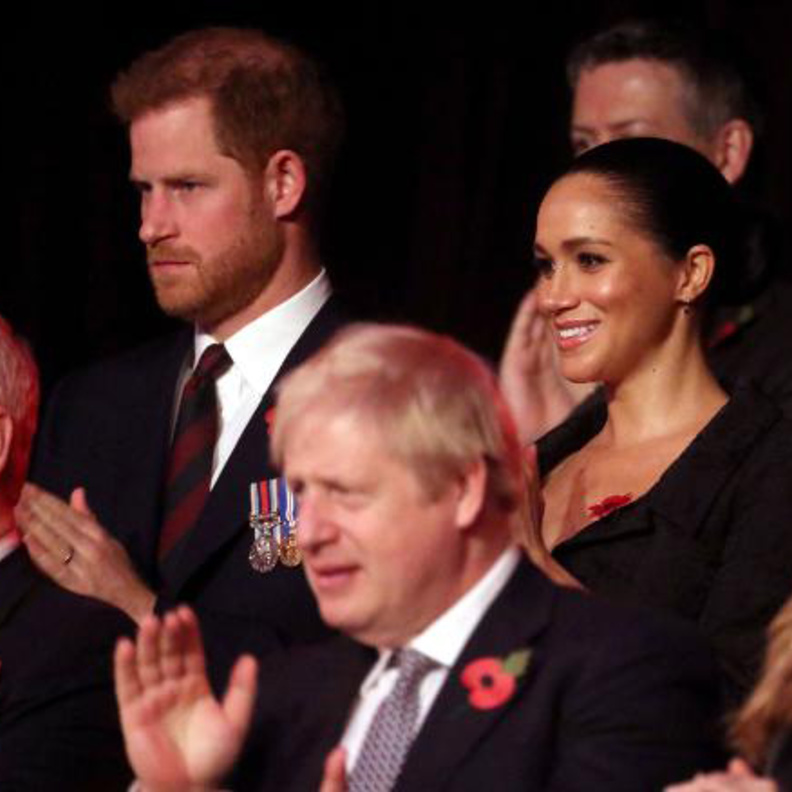 العائلة البريطانية المالكة تعقد قمة لمناقشة مصير الأمير هاري وميغان ماركل