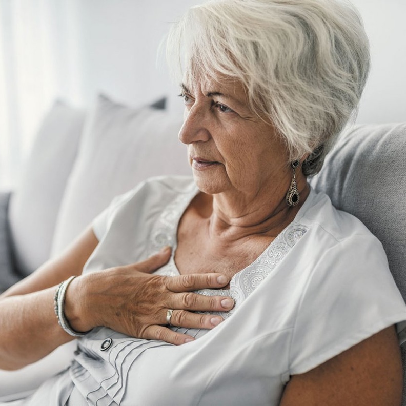 الذبحة الصدرية مرض خطير على عكس الحموضة