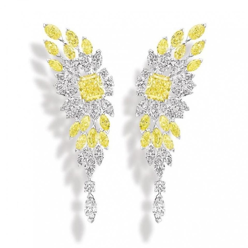 أقراط من بياجيه Piaget