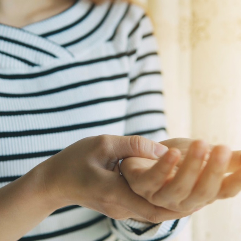 اعراض التهاب الاعصاب في اليد ومضاعفاتها