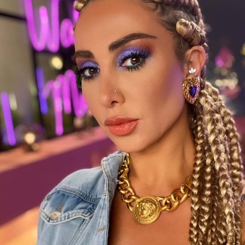 مكياج أرجواني جريء