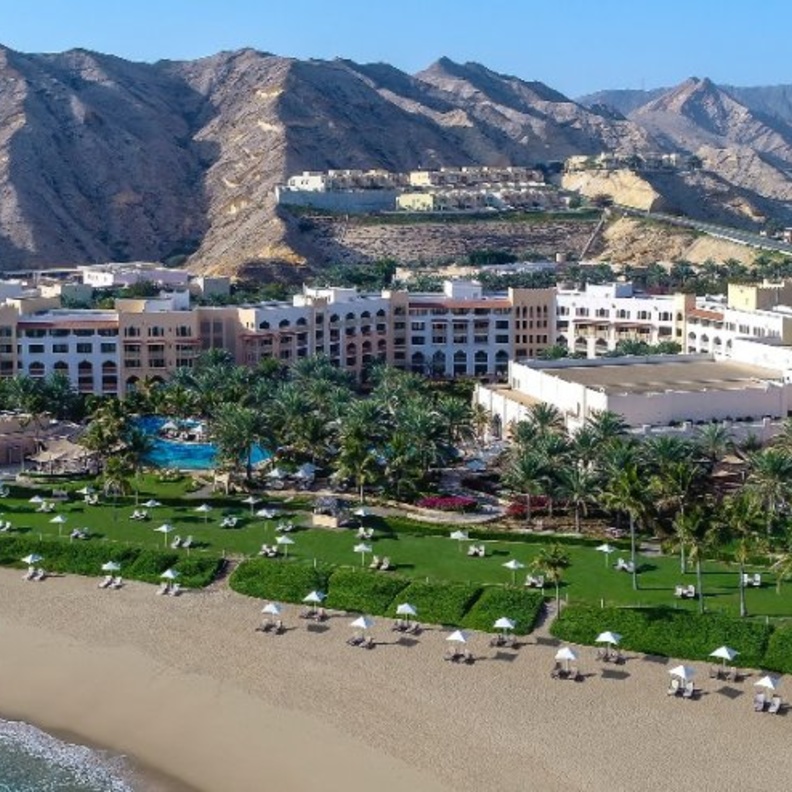 منتجعات شانغريلا المميزة المطلة على البحر