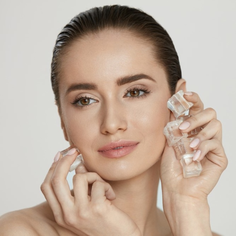 فوائد الثلج للوجه 