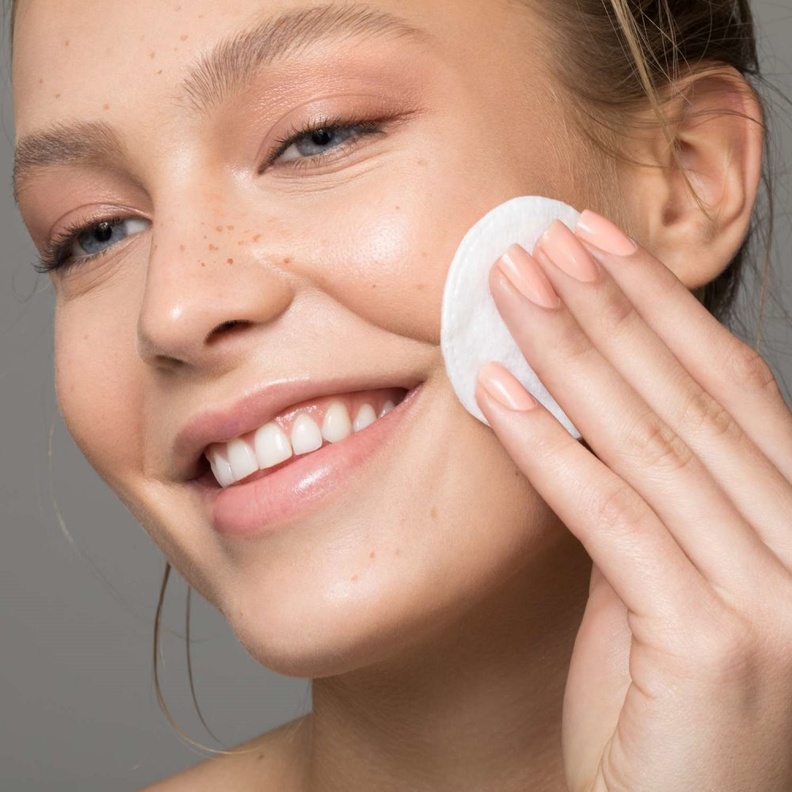 فوائد زيت اللوز للبشرة الحساسة