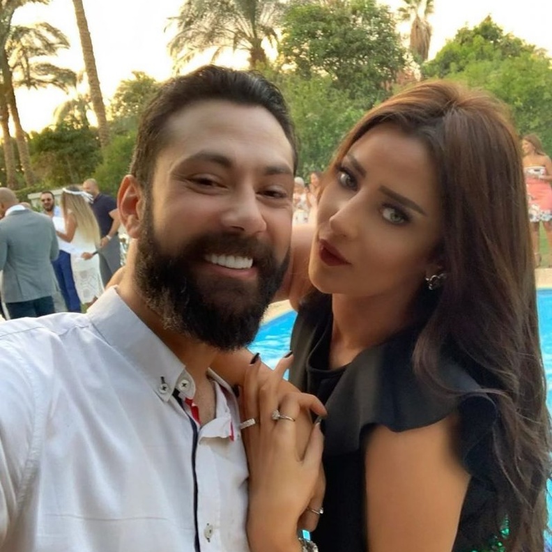 رضوى الشربيني وشقيقها