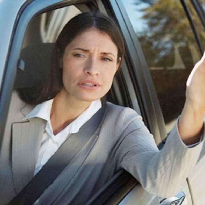 اتباع حركات طفيفة وتدوير الرأس يسهم في تحريك كامل عضلات الرقبة والكتفين، على أن تتم هذه العملية بكل الاتجاهين