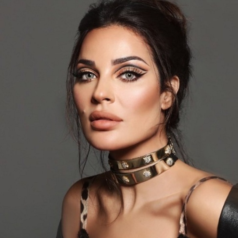 من حازت على الاطلالة الاجمل بين هؤلاء النجمات في احدث اطلالة لهن