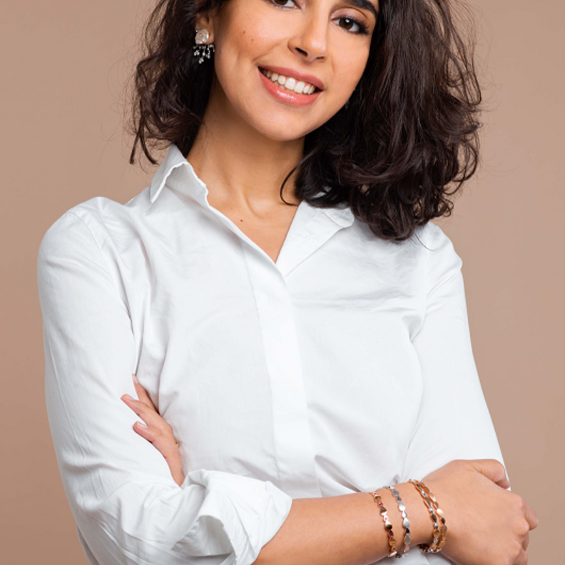 مصممة المجوهرات نادين العطار لـ"هي" : لكل قطعة أصممها قصة فريدة