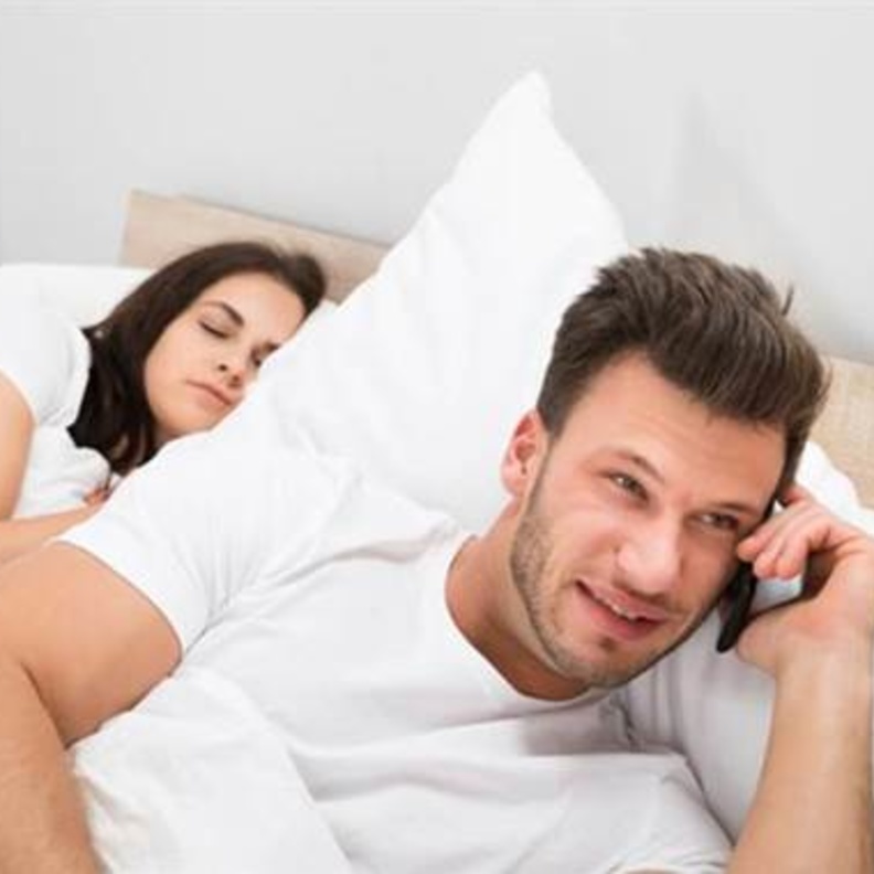 صفات الرجل الخائن