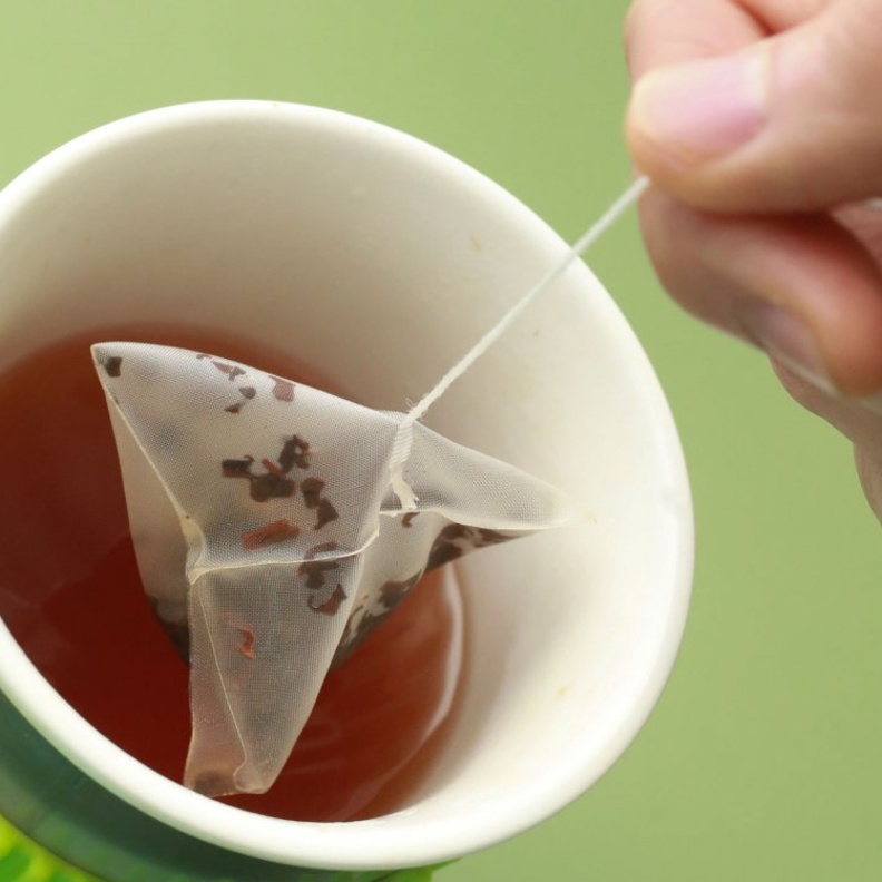 دراسة: اكياس الشاي البلاستيكية تضر بالصحة