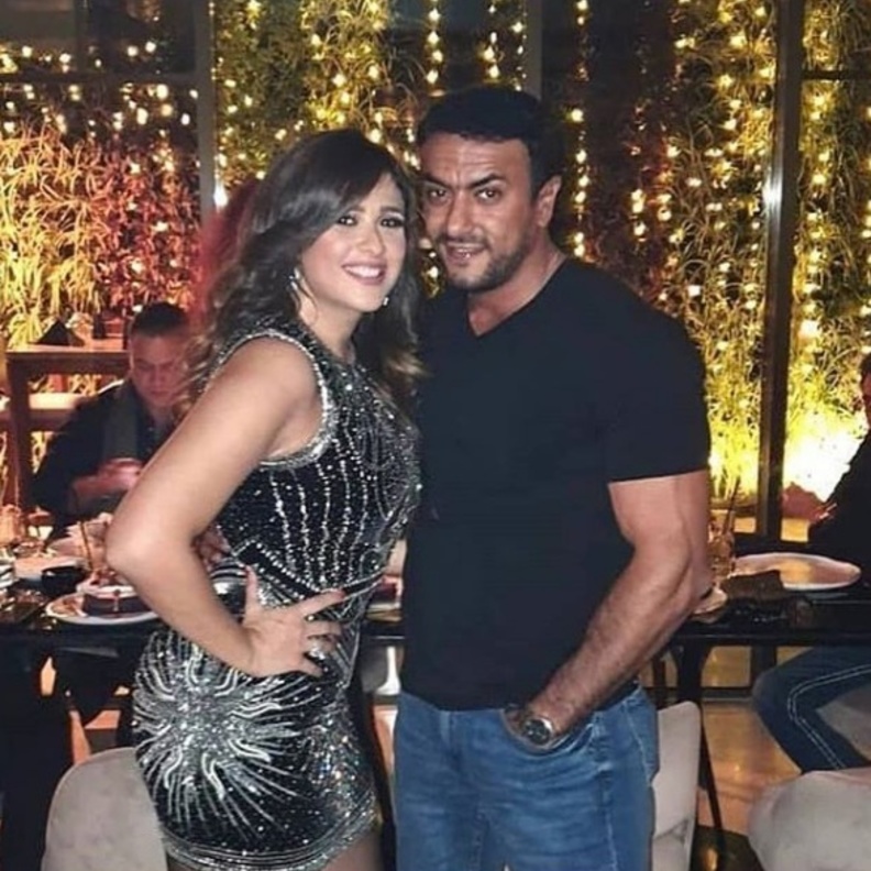 ياسمين عبد العزيز و أحمد العوضي حديث السوشيال ميديا 