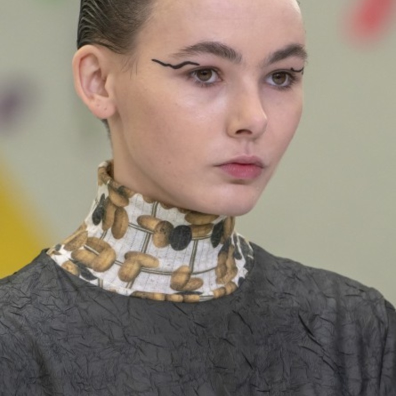  احدث رسمات آيلاينر سوداء موضة شتاء 2020 من Jil Sander