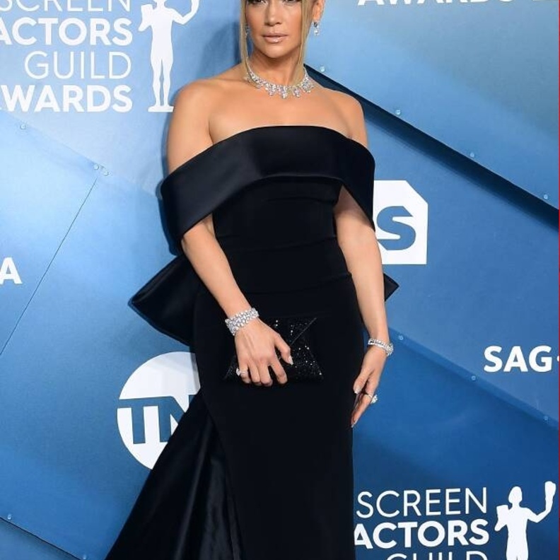 إطلالة راقية لجنيفير لوبيز من تصميم جورج حبيقة