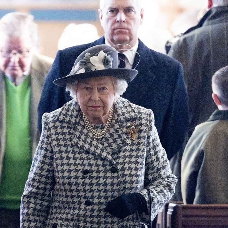 إطلالة الملكة اليزابيت