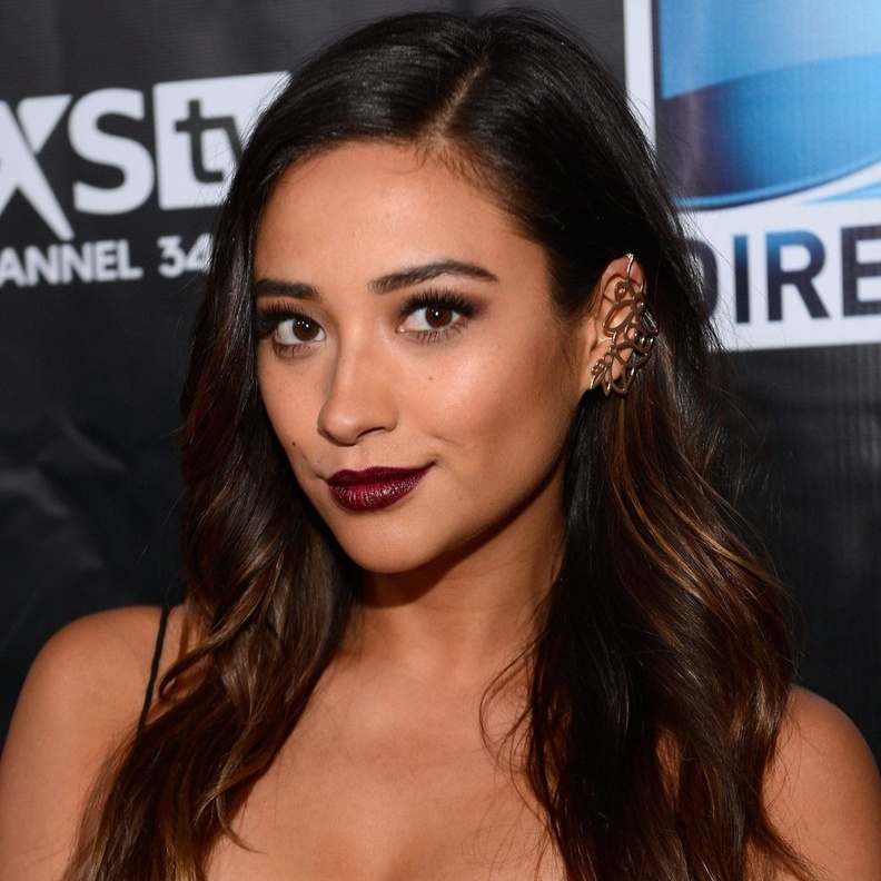  ألوان أحمر الشفاه الداكنة